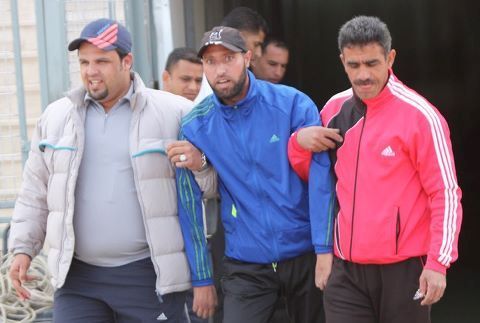 فارس شديفات لا يقوى على المشي بمفرده