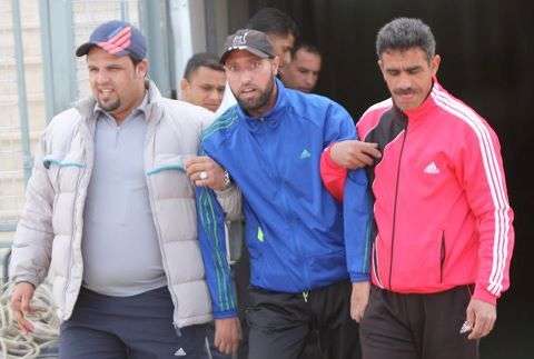 فارس شديفات لا يقوى على المشي بمفرده