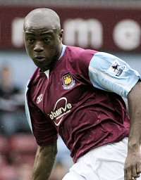 الانجليزي نايجل ريو كوكر 