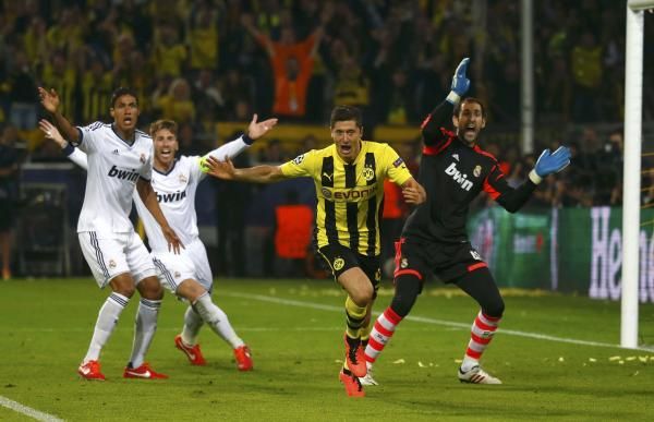 روبرت ليفاندوفسكي أحرز الأهداف الأربعة لدورتموند