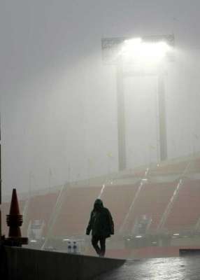 الأمطار كثيرة في ملعب الإفتتاح 