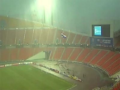 صورة لملعب المباراة قبل دقائق من الافتتاح