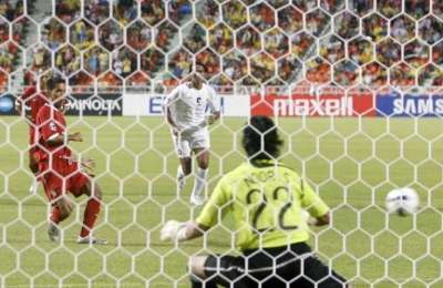 ركلة الجزاء التايلندية أثارت الجدل في احتسابها وتنفيذها أيضا !!