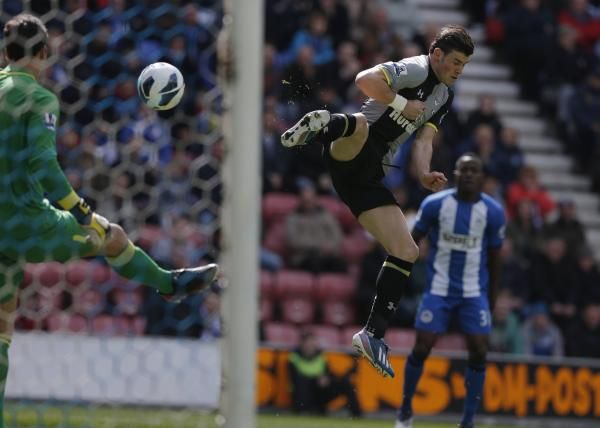 2013-04-27t141503z_1797295777_gm1e94r1pq501_rtrmadp_3_soccer-england_reuters