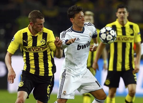 2013-04-24t203900z_1344513412_lr1e94o1lcpnq_rtrmadp_3_soccer-champions_reuters