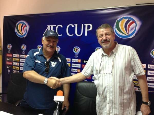 مارين مدرب الكويت والعراقي أكرم سلمان مدرب الصفاء