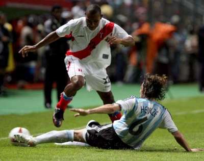 من مباراة البيرو و الأرجنتين