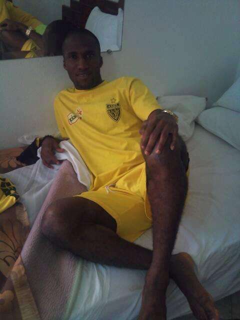 امانجوا كما تظهر صورته كخلفية على "الفيس بوك"  