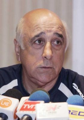 مدرب منتخب تشيلسي نيلسون أكوستا