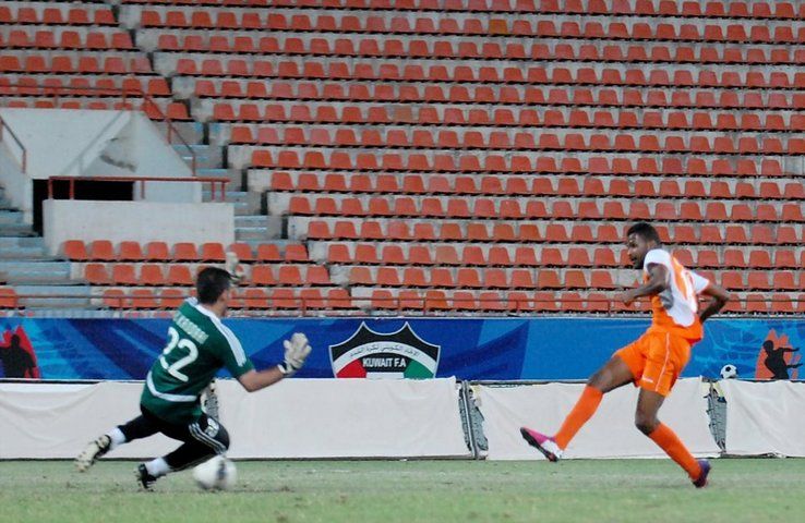 ناصر فرج لحظة تسجيله الهدف الثالث