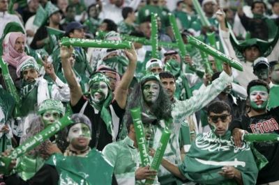 الجمهور العربي بأكمله ينتظر من السعوديين تسجيل فوز العرب الأول في البطولة