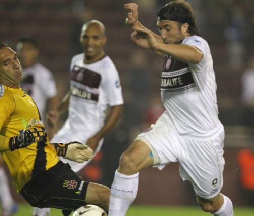 2012-05-10t023357z_01_bas20_rtridsp_3_soccer-latam-libertadores_reuters