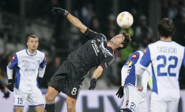 2012-12-06t215502z_1676553362_gm1e8c70gc401_rtrmadp_3_soccer-europa_reuters