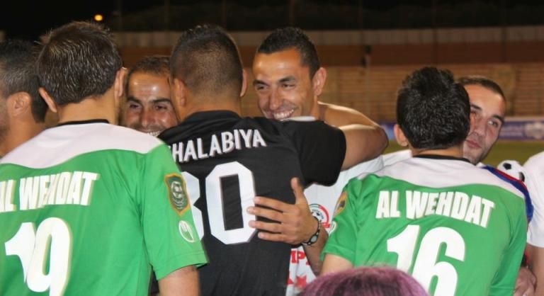 لاعبو الوحدات يهنئون لاعبي شباب الأردن