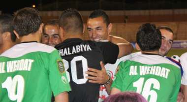 لاعبو الوحدات يهنئون لاعبي شباب الأردن