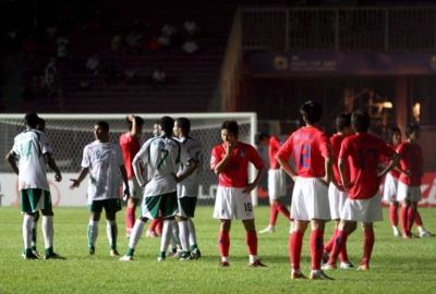 فيربيك : انقطاع الإضاءة أفقد اللاعبين تركيزهم - (لاعبي المنتخبين أثناء انقطاع الإضاءة)