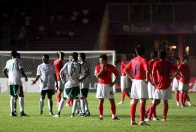 فيربيك : انقطاع الإضاءة أفقد اللاعبين تركيزهم - (لاعبي المنتخبين أثناء انقطاع الإضاءة)