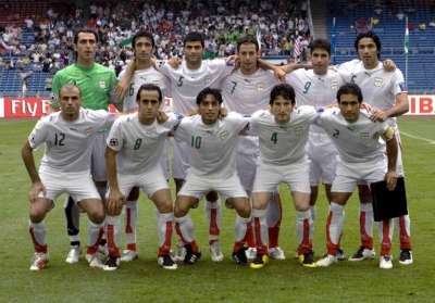 صورة للمنتخب الإيراني قبيل بداية لقاء اليوم
