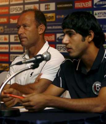 كالديرون : سنلعب من أجل الفوز. 