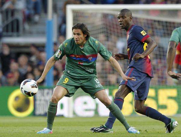 المهاجم اكوافريسكا اما المدافع ابيدال