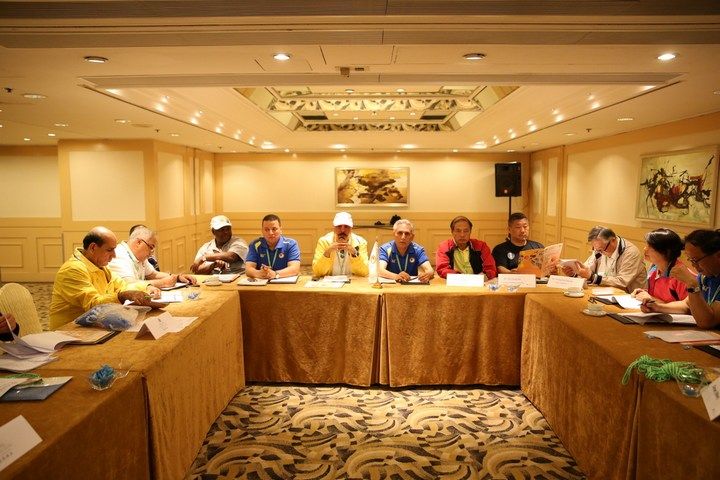 جانب من اجتماع اللجنة الفنية للبطولة