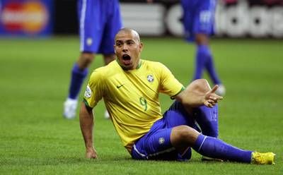 هل يشكل رونالدو عقدة لمن يحمل الرقم 9 من بعده في المنتخب البرازيلي؟!