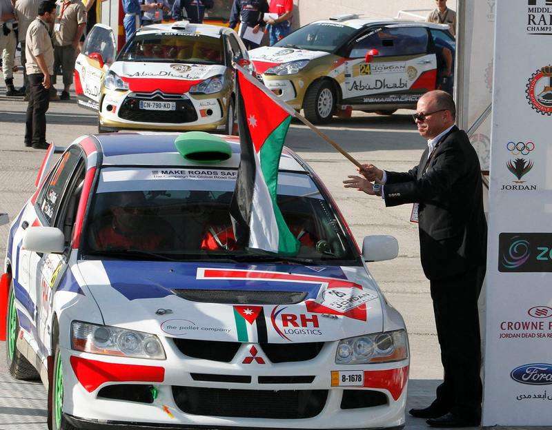 الأمير فيصل يعطي شارة الإنطلاقة