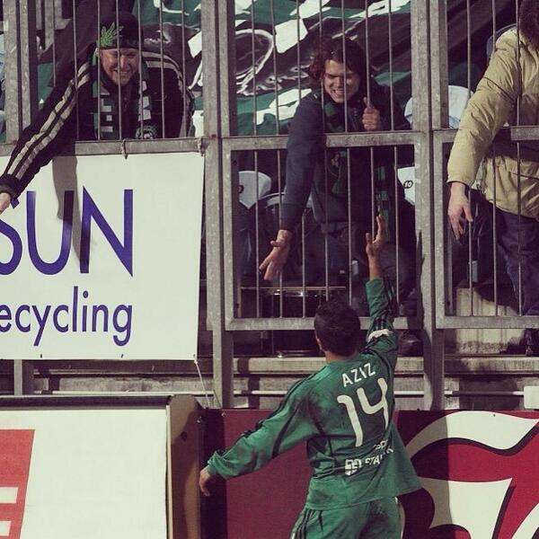 المشعان يصافح احد مشجعي بريبرام 