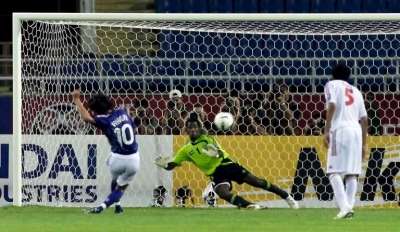 شونسوكي ناكامورا سجل أول أهدافه في البطولة