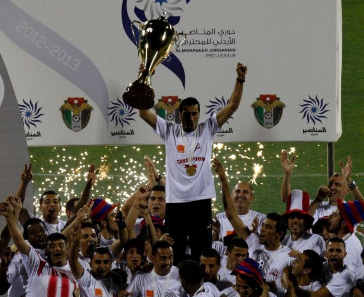 البزور يرفع كأس الدوري 