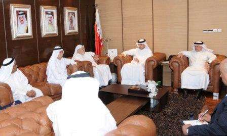 سعادة رئيس المؤسسة خلال اجتماعه بنادي النجمة في مكتبه