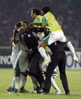 فرحة سعودية بالفوز في اللقاء