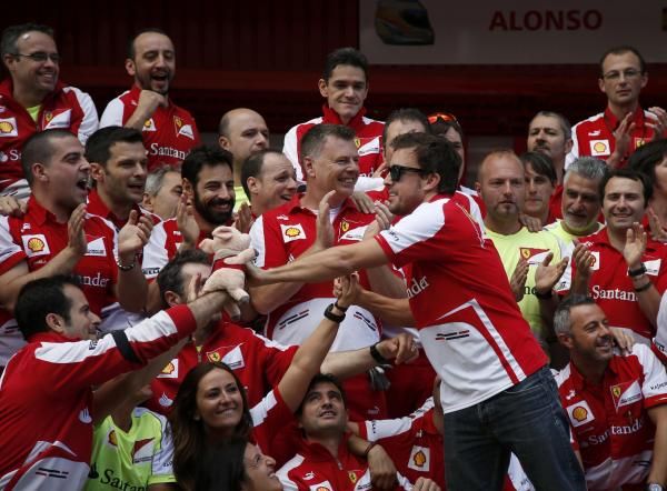 2013-05-12t155854z_597444075_lr2e95c18dvhf_rtrmadp_3_motor-racing-prix_reuters