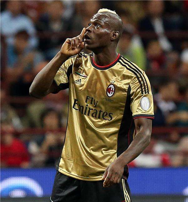 ماريو بالوتيلي يطالب جماهير روما بالصمت خلال المباراة