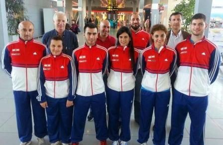 اللاعبون واللاعبات مع عرقجي ونور الدين ومرعب