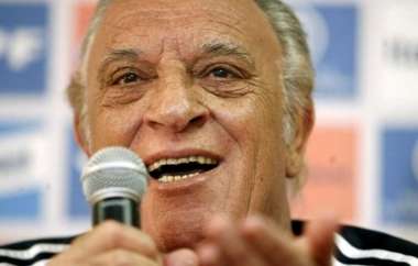 هل يعيد بازيلي نغمة الفوز بالألقاب مجدداً للأرجنتين؟