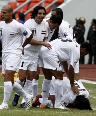 أسود الرافدين سجلوا النصر العربي الأول في هذه النسخة