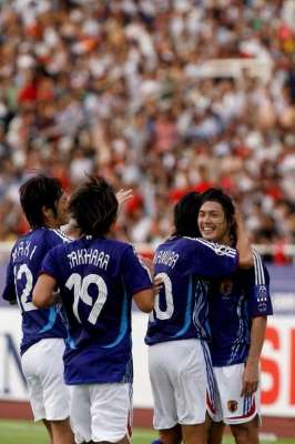 اليابان فازت برباعية وخطفت صدارة المجموعة