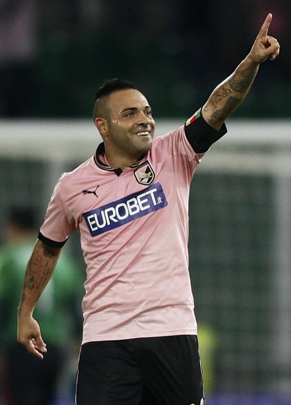 2012-10-30t205133z_61755029_gm1e8av0dg601_rtrmadp_3_soccer-italy_reuters