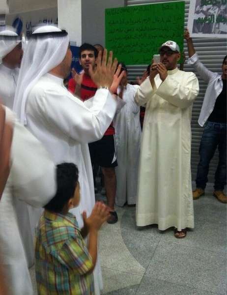 الشيخ طلال الفهد يشارك الجماهير فرحتها