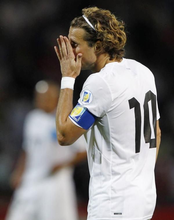 2012-10-13t023249z_1626582956_gm1e8ad0slr01_rtrmadp_3_soccer-world_reuters