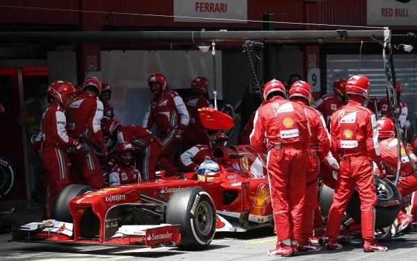 2013-05-12t145439z_1913636566_gm1e95c1rko01_rtrmadp_3_motor-racing-prix_reuters