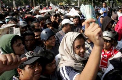 وأخيرا .. ماأجمل فرحة الحصول على التذكرة