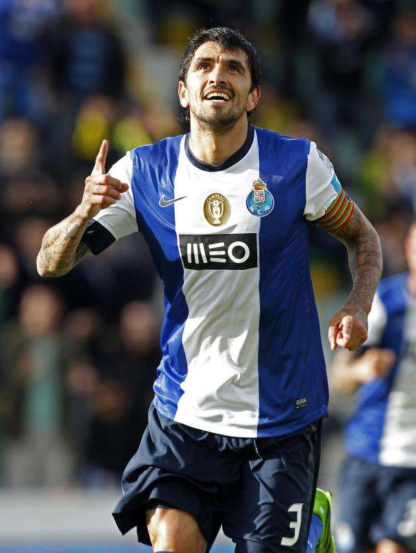 2013-05-19t181720z_1006533483_gm1e95k068w01_rtrmadp_3_soccer-portugal_reuters