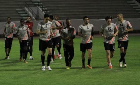 لاعبو الجيش القطري يؤدون تدريبهم الاول بجدة
