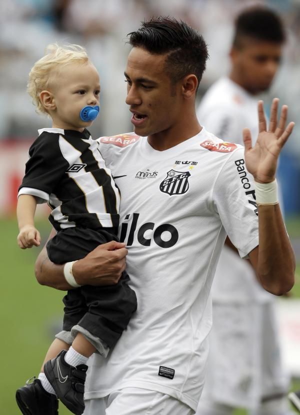 2013-05-19t224924z_742522446_gm1e95k0btz01_rtrmadp_3_soccer-brazil_reuters
