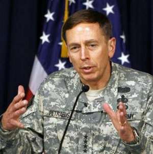 الجنرال الأمريكي بترايوس