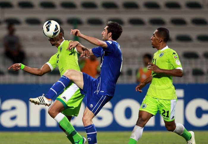 لقطة من لقاء سابق بين الفريقين