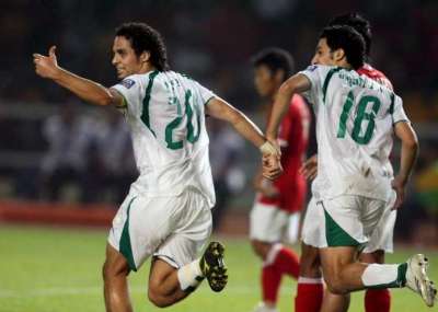 عبدالرحمن وياسر يحتفلان بهدف ياسر الذي ضمه لقائمة متصدري هدافي السعودية آسيويا