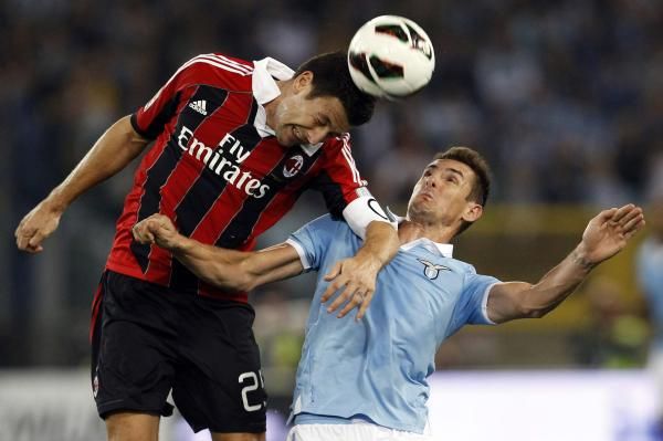 2012-10-20t195628z_972188001_gm1e8al0aw802_rtrmadp_3_soccer-italy_reuters